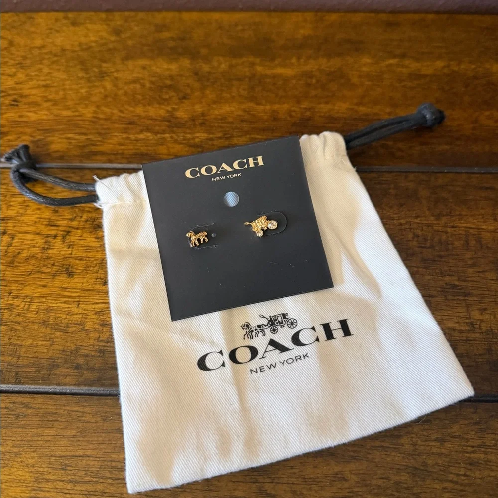 ✨NWT - Coach Horse & Carriage Stud Earrings✨ - Picture 3 of 5